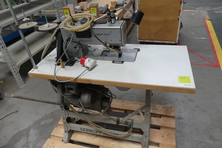 Dürkopp Adler Industrienähmaschine Typ: K767 99000 FA-373